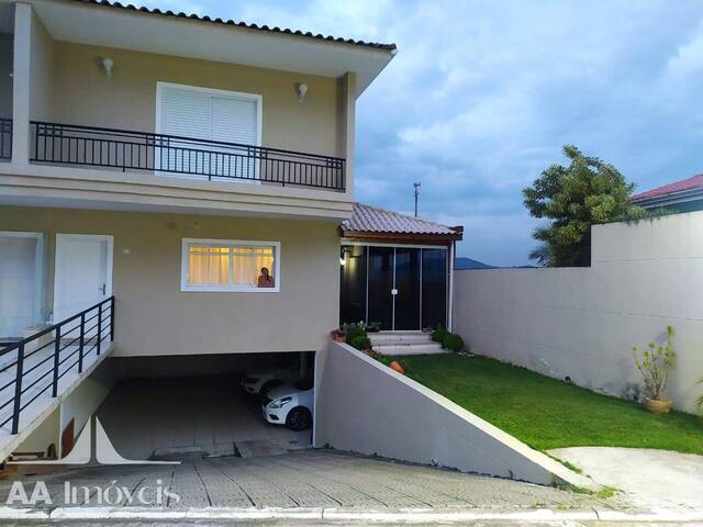 #61 - Casa para Venda em Santana de Parnaíba - SP