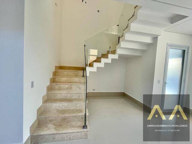 #82 - Casa para Venda em Santana de Parnaíba - SP