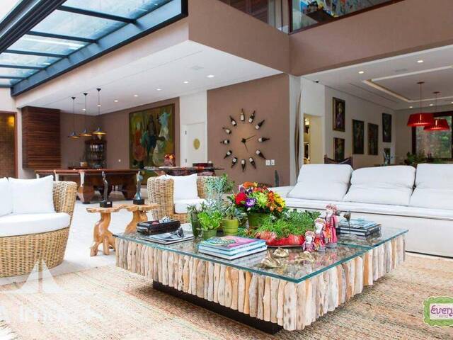 #102 - Casa para Venda em Santana de Parnaíba - SP