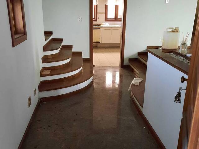 Casa para Venda em Santana de Parnaíba - 5