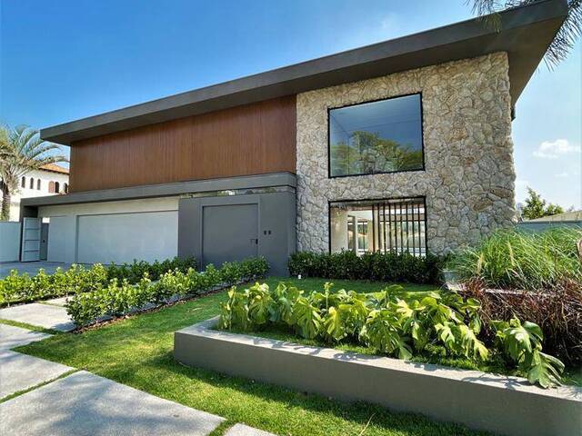 #311 - Casa para Venda em Barueri - SP