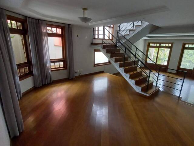 #565 - Casa para Venda em Santana de Parnaíba - SP