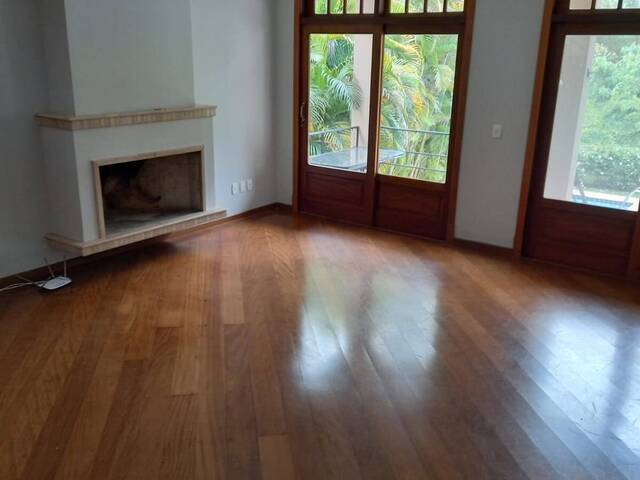 #565 - Casa para Venda em Santana de Parnaíba - SP