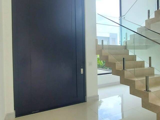 #589 - Casa para Venda em Santana de Parnaíba - SP