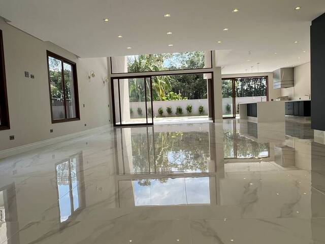 #660 - Casa para Venda em Barueri - SP