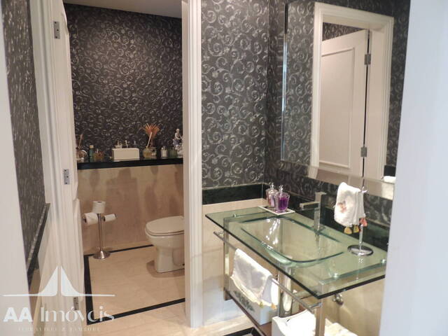 #708 - Casa para Venda em Santana de Parnaíba - SP