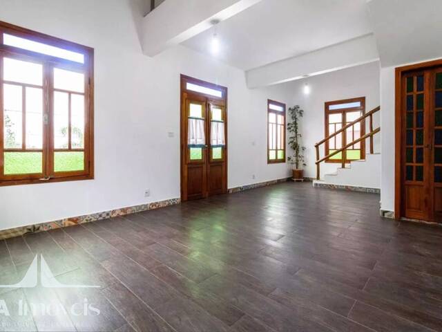 #734 - Casa para Venda em Santana de Parnaíba - SP