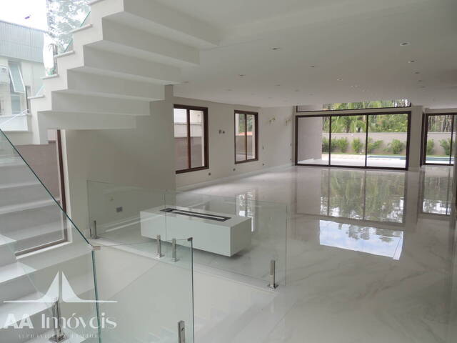 #660 - Casa para Venda em Barueri - SP