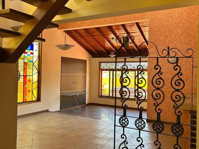 #873 - Casa para Venda em Santana de Parnaíba - SP
