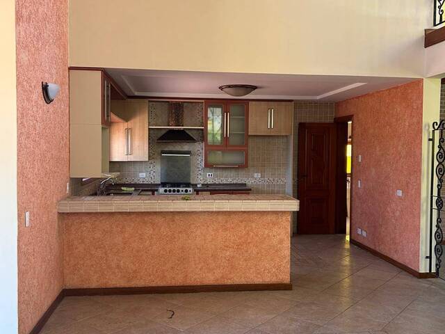 Casa para Venda em Santana de Parnaíba - 5