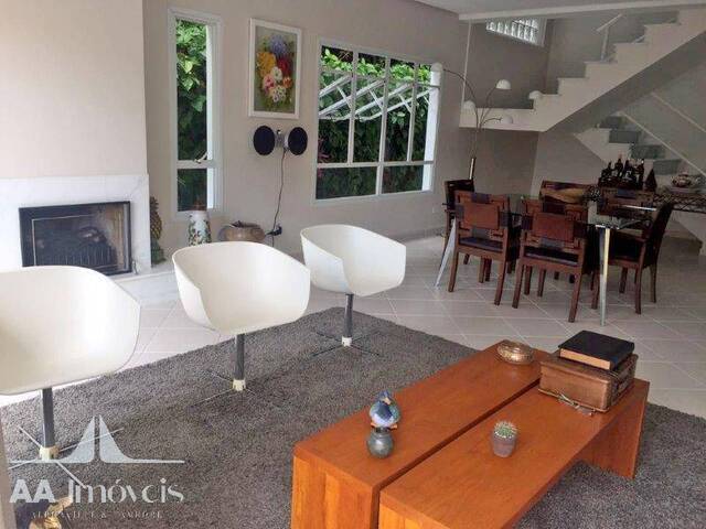 Casa para Venda em Santana de Parnaíba - 3