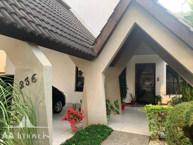 #889 - Casa para Venda em Santana de Parnaíba - SP