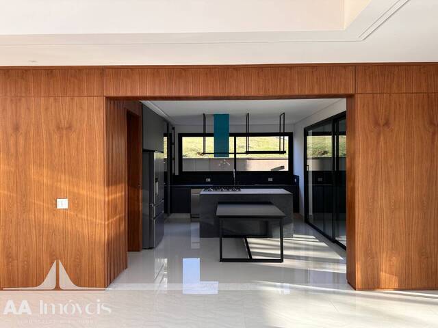 #897 - Casa para Venda em Santana de Parnaíba - SP