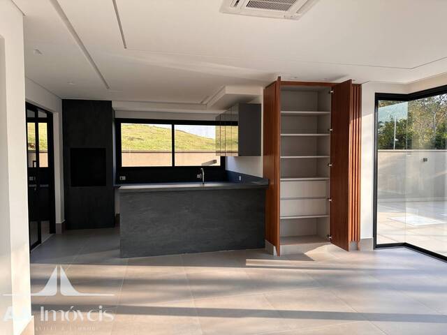 #897 - Casa para Venda em Santana de Parnaíba - SP