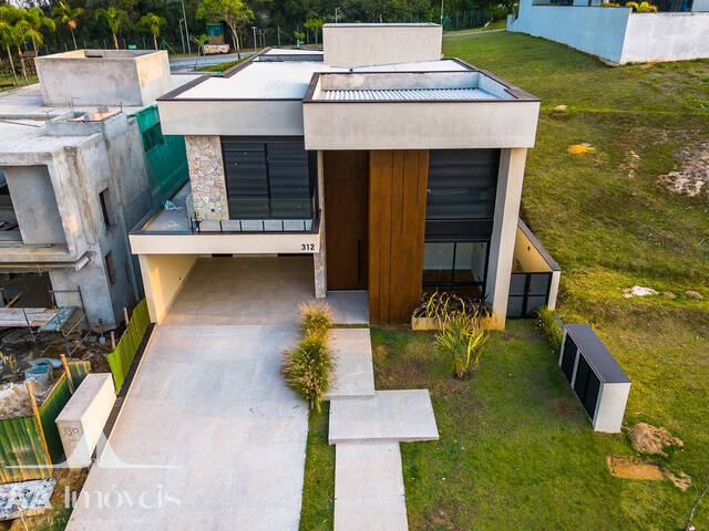 #957 - Casa para Venda em Santana de Parnaíba - SP