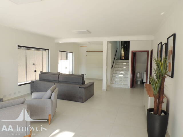 #994 - Casa para Locação em Santana de Parnaíba - SP