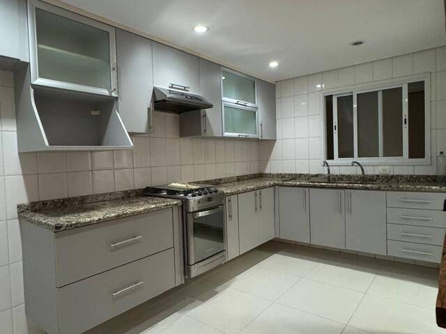 Casa para Venda em Santana de Parnaíba - 5