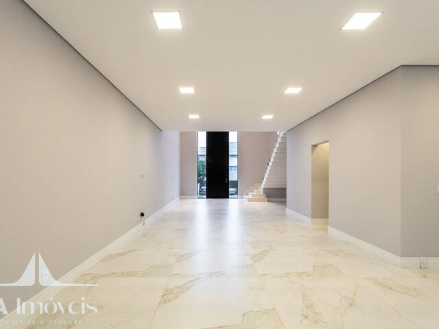 Casa para Venda em Santana de Parnaíba - 5