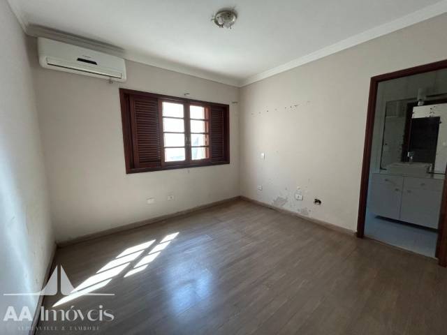 Casa para Venda em Santana de Parnaíba - 4