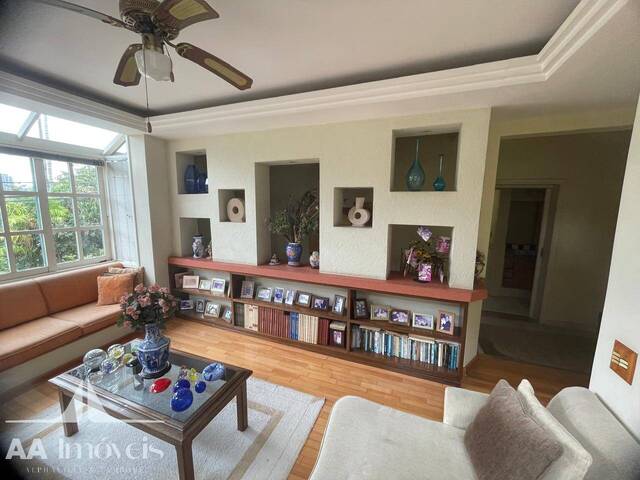 #1368 - Casa para Venda em Santana de Parnaíba - SP