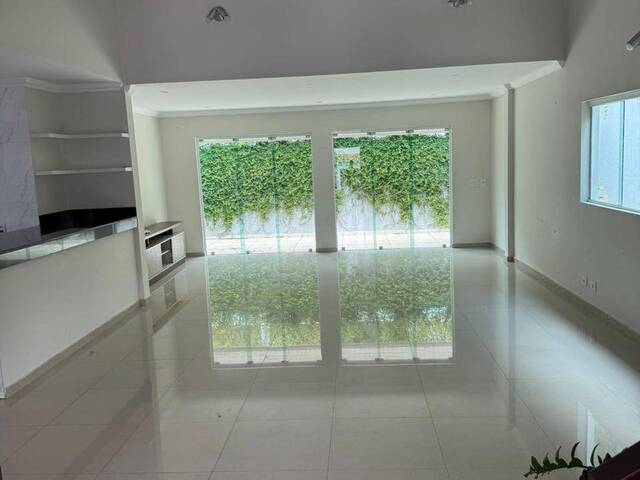 #1422 - Casa para Venda em Santana de Parnaíba - SP