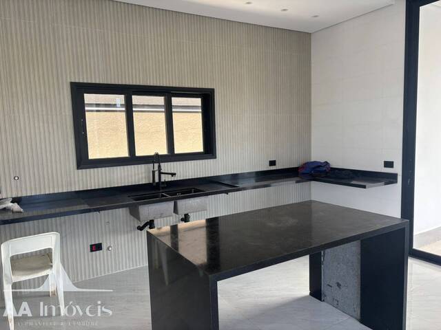 Casa para Venda em Santana de Parnaíba - 5