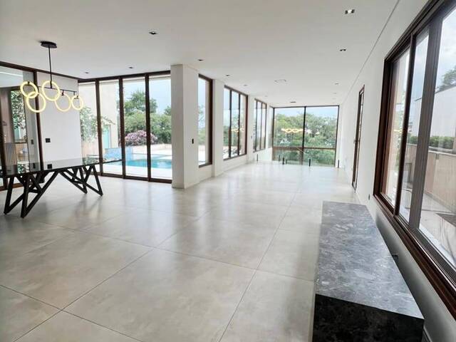 Casa para Venda em Santana de Parnaíba - 2