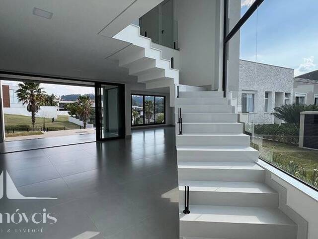 Casa para Venda em Santana de Parnaíba - 5