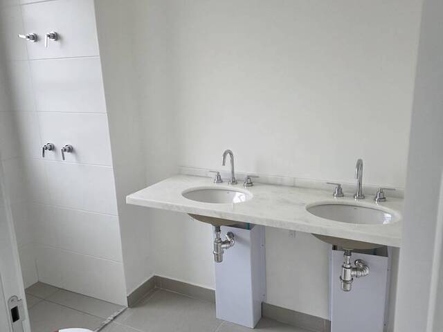 Apartamento para Venda em Santana de Parnaíba - 4