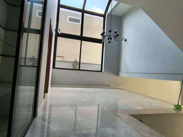 Casa para Venda em Santana de Parnaíba - 4