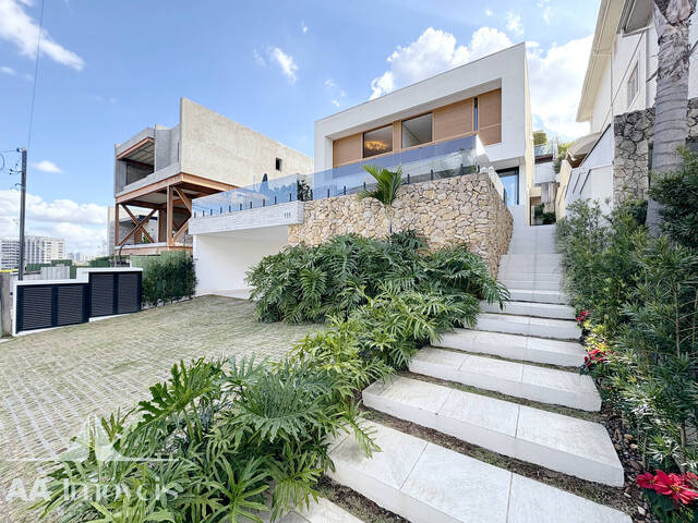 #1615 - Casa para Venda em Santana de Parnaíba - SP - 1