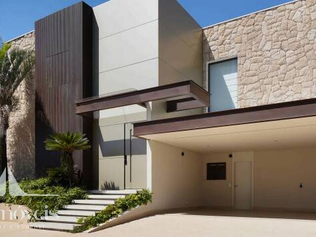 #1618 - Casa para Venda em Santana de Parnaíba - SP
